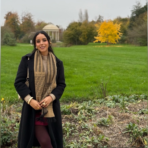 Meet your Posher, Rebeca - Picture 3 of 4